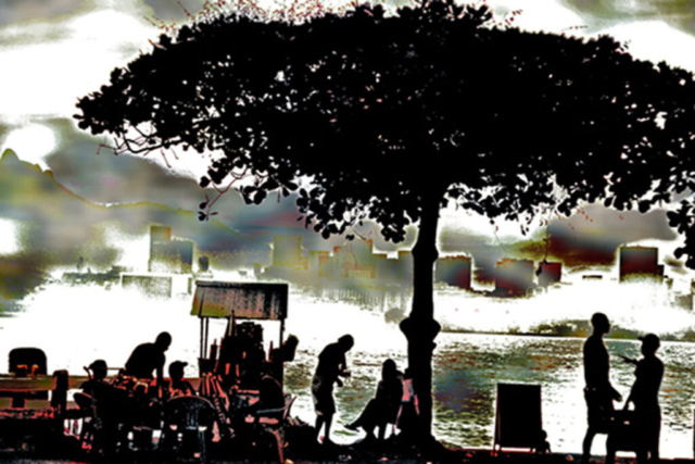 AWAY FROM PAIN The oppressive and unequal universe within which certain layers of society live does not make them lose their joy and the will to live. In countries like Brazil, where social inequality is accentuated, the “beach” has become a great locus of exchange, of meeting, where people with less access to material goods have started to establish their bonds with pleasure, with everything that moves away from the “asphalt”, moves away from "PAIN". PRO LADO CONTRÁRIO DA DOR Ao ouvir a música “Bom tempo” de Chico Buarque, fui invadido por uma alegria intensa. Talvez seja o que precisamos no momento...tenso, arredio, por um fio, em que vivemos. Talvez seja a boa brisa da praia a nos espalhar por aí em eternos domingos, pro lado contrário do asfalto, pro lado contrário da dor... O universo opressor e desigual dentro do qual vivem determinadas camadas da sociedade, não as fazem perder a alegria e a vontade de viver. Em países como o Brasil, em que a desigualdade social é acentuada, a “praia” se tornou o grande local da troca, do encontro, onde pessoas com menos acesso aos bens materiais passaram a estabelecer os seus vínculos com o prazer, com tudo o que se afasta do asfalto, com tudo o que se afasta da “DOR”.