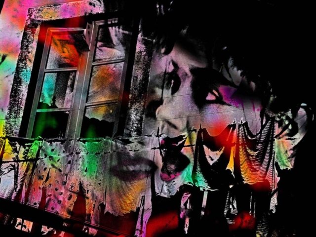 FEMININE LITURGY Beginning with Jocy de Oliveira’s operatic universe, I propose to broaden the conflict of women as they live within the contemporary patriarchal cultural reality. Overlapping symbolic images of oppression, overlaid with screams, tears and whispers of the foreign woman, displanted, discriminated, becoming the tessitura of the multiple feminine realities, in a cosmic allegory in search of the right to be different, in a feminine liturgy in search for being! Liturgia Feminina Partindo do universo operístico de Jocy de Oliveira, proponho ampliar o conflito da mulher em sua convivência com a realidade cultural patriarcal contemporânea. Sobreposição de imagens simbólicas da opressão, imbricadas a gritos, choros e sussurros da mulher estrangeira, desterrada, discriminada, formando a tessitura das múltiplas realidades femininas, em uma alegoria cósmica na busca do direito de ser diferente, em uma liturgia feminina na busca de ser!